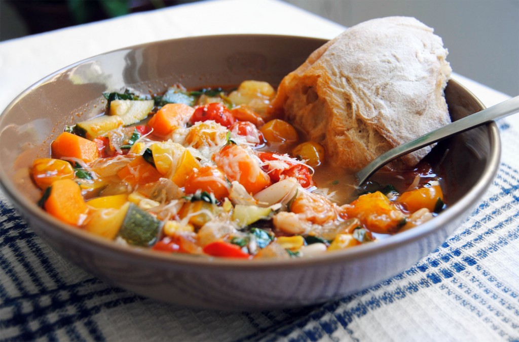 minestrone with bread